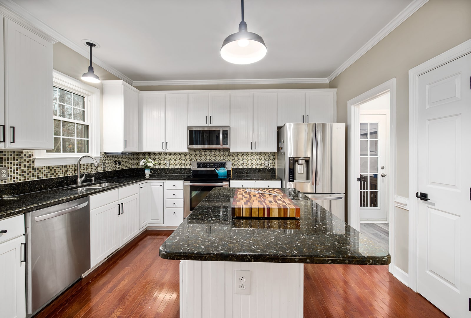 6 Kitchen Design Tips for a Large Family - Shepel Homes
